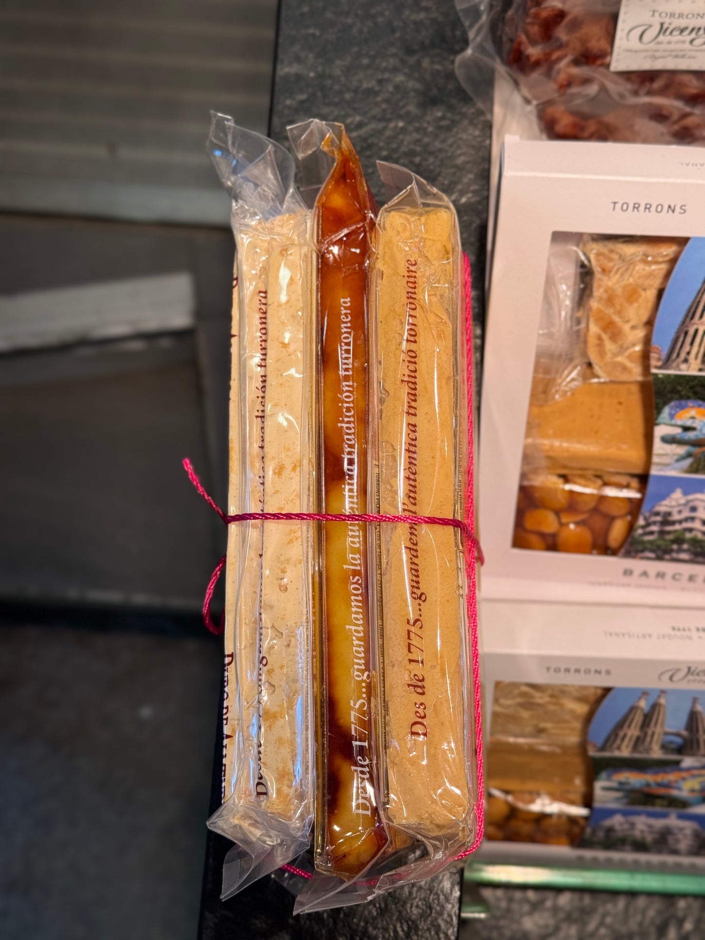 Pack de tres turrones clásicos de Torrons Vicens